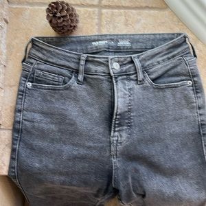Black/ gray wash Old Navy Extra High Rise soft Rockstar jeans.